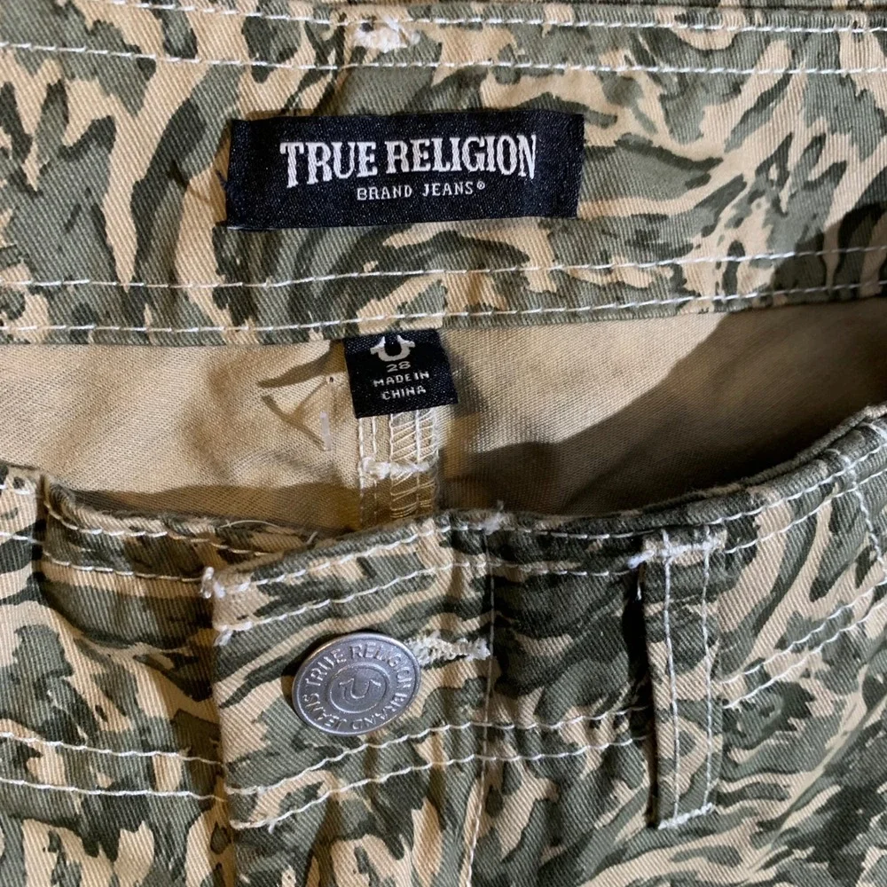 True Religion Abstract Camo Swirl‎ Cargo Pants Mens 28 Green Tan NWT 107122
